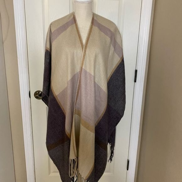Woolrich Wrap - Picture 2 of 6